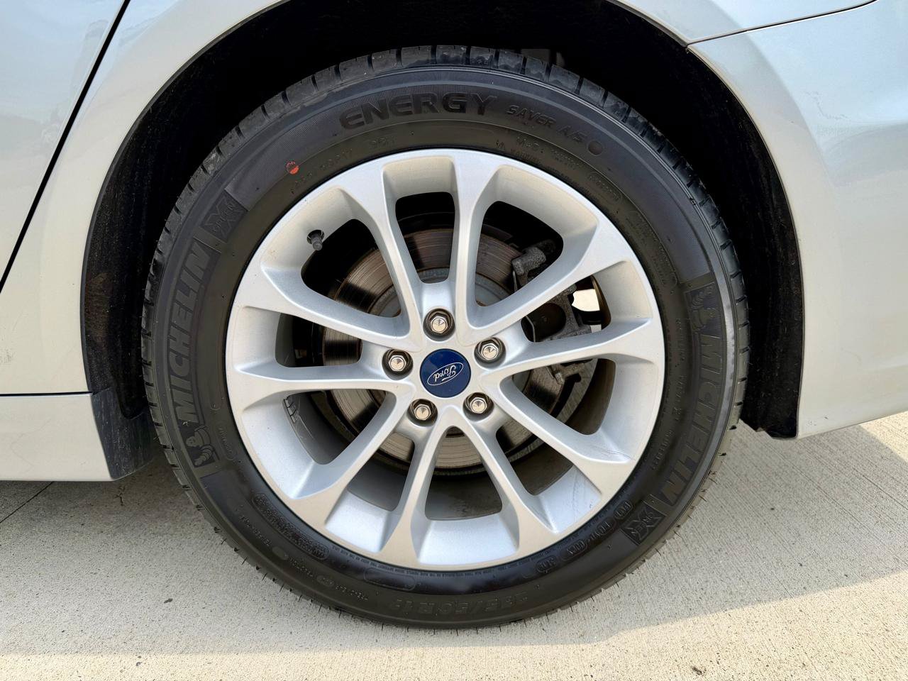 Used 2020 Ford Fusion SE FWD image 32