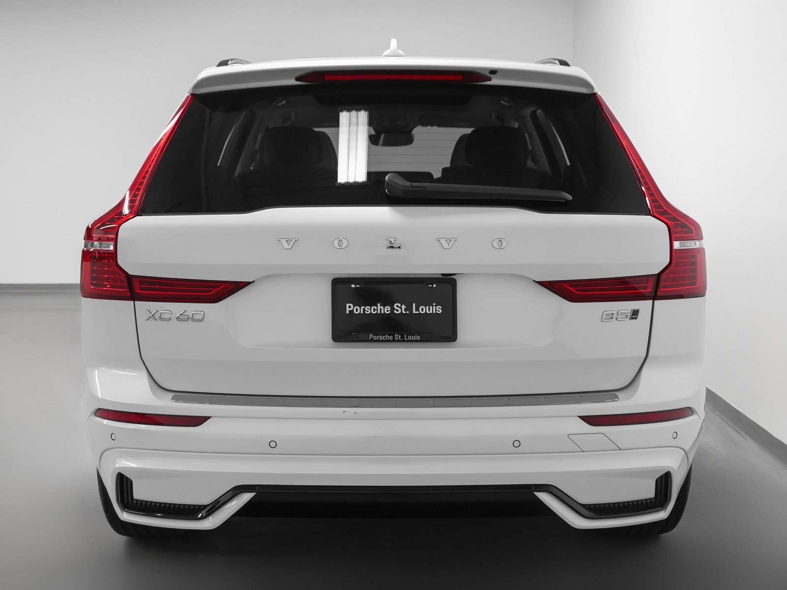 Used 2025 Volvo XC60 B5 Plus w/ Protection Package Premier image 11