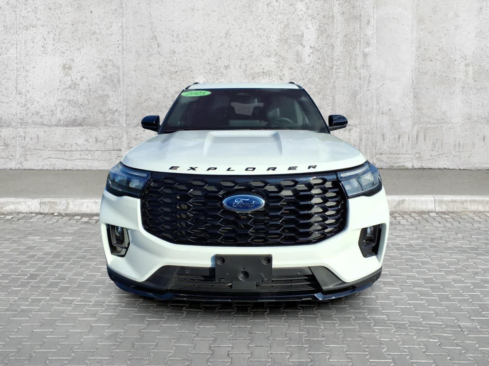Used 2025 Ford Explorer ST-Line w/ ST-Line Street Pack AWD/4WD image 3