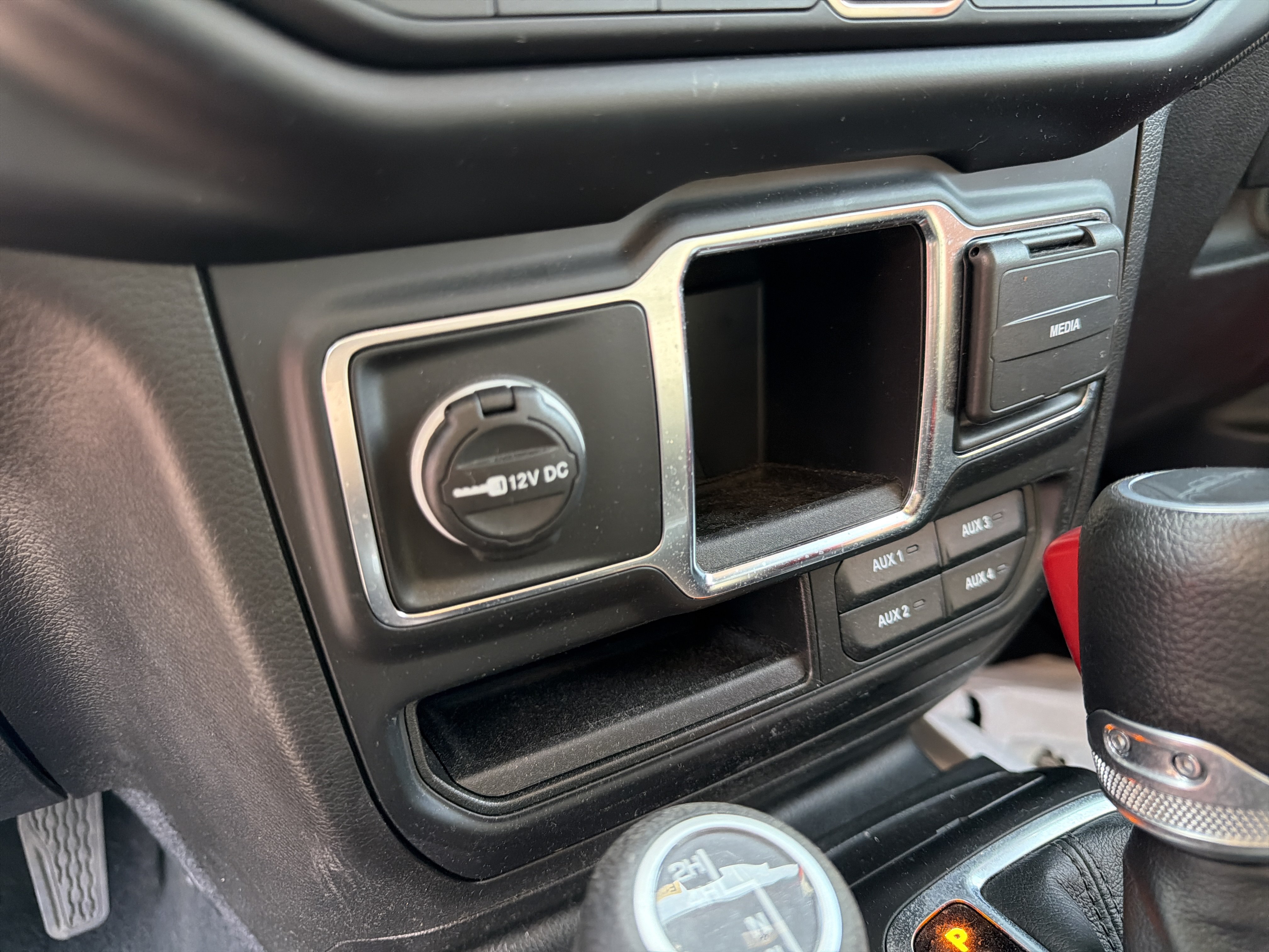 Used 2023 Jeep Gladiator Sport AWD/4WD image 17