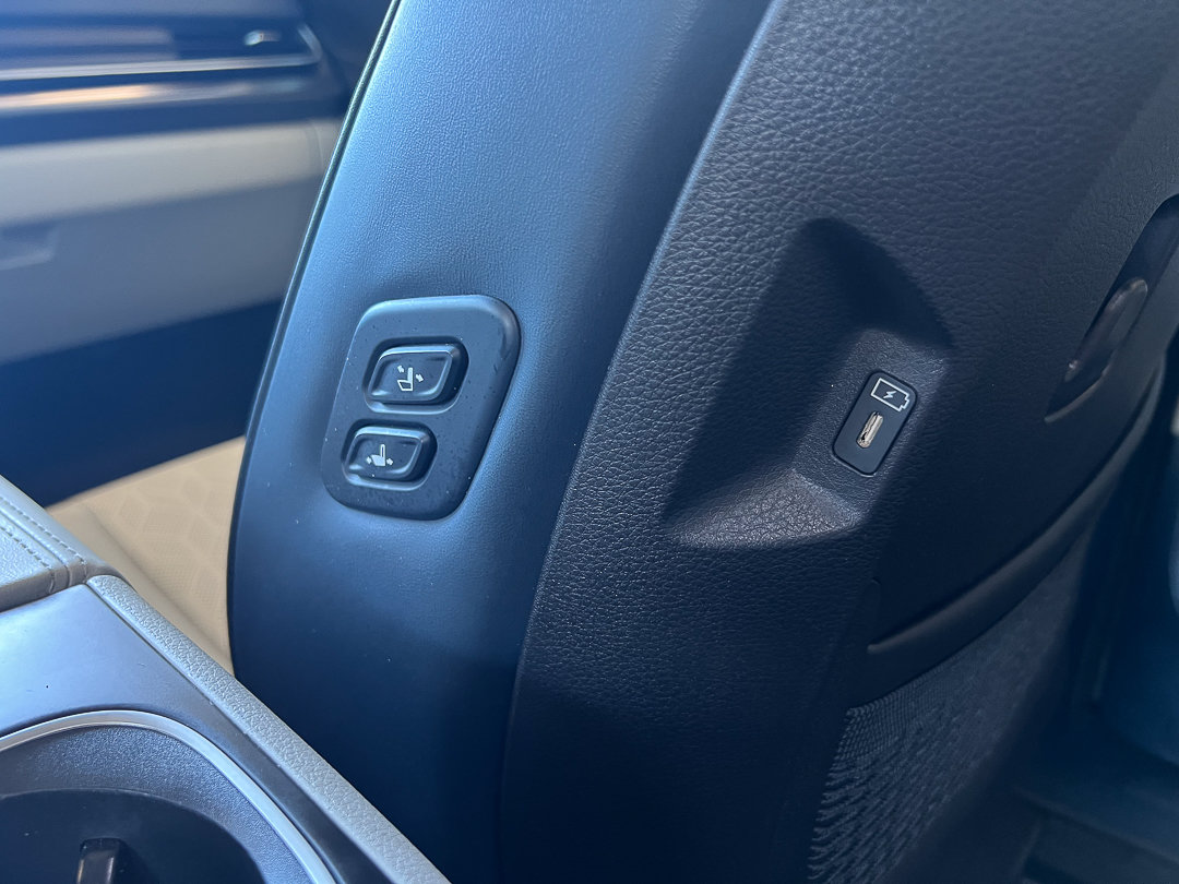 Used 2025 Kia Carnival SX FWD image 38