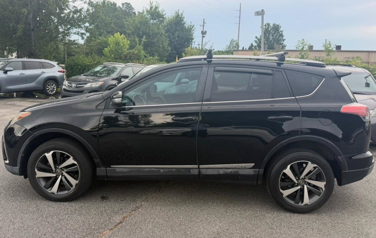 Used 2017 Toyota RAV4 XLE FWD image 5