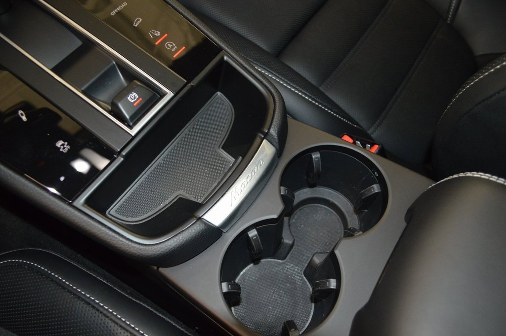 Used 2025 Porsche Macan image 35
