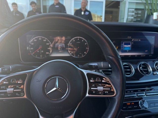 Used 2019 Mercedes-Benz E 300 image 1