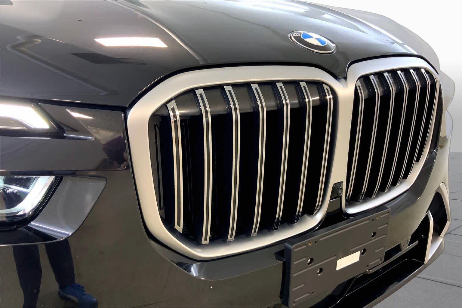 Used 2024 BMW X7 xDrive40i w/ Executive Package AWD/4WD image 32