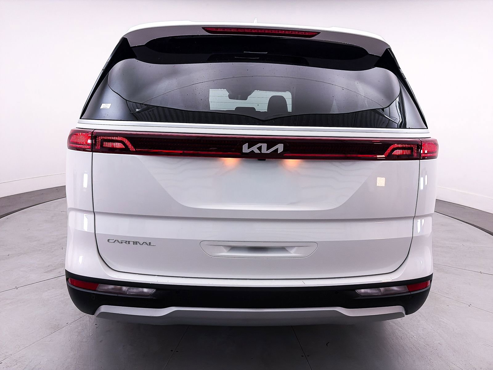 Used 2024 Kia Carnival LX image 13