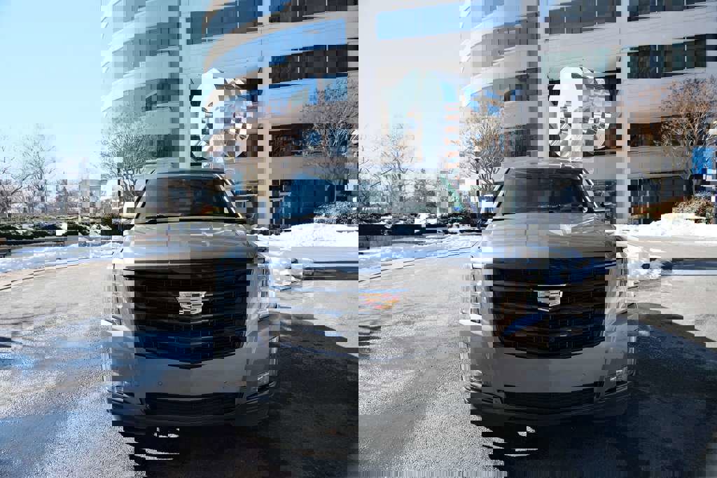 Used 2020 Cadillac Escalade Luxury image 3