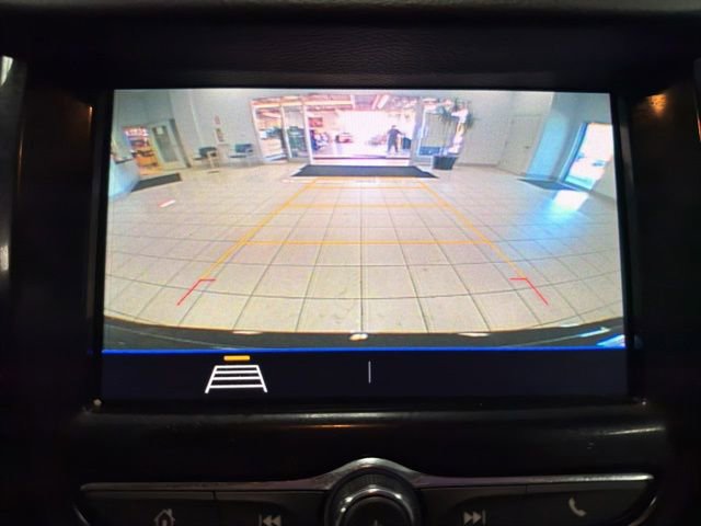 Used 2022 Chevrolet Trax LT w/ LT Convenience Package AWD/4WD image 15