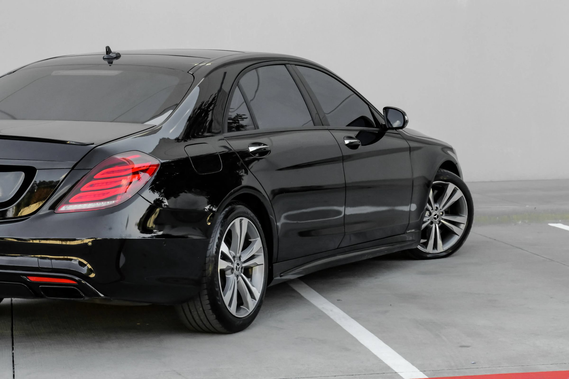 Used 2016 Mercedes-Benz S 550 4MATIC Sedan w/ Sport Package image 6