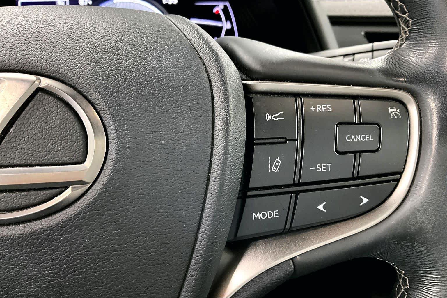 Used 2019 Lexus UX 250h w/ Premium Package AWD/4WD image 24