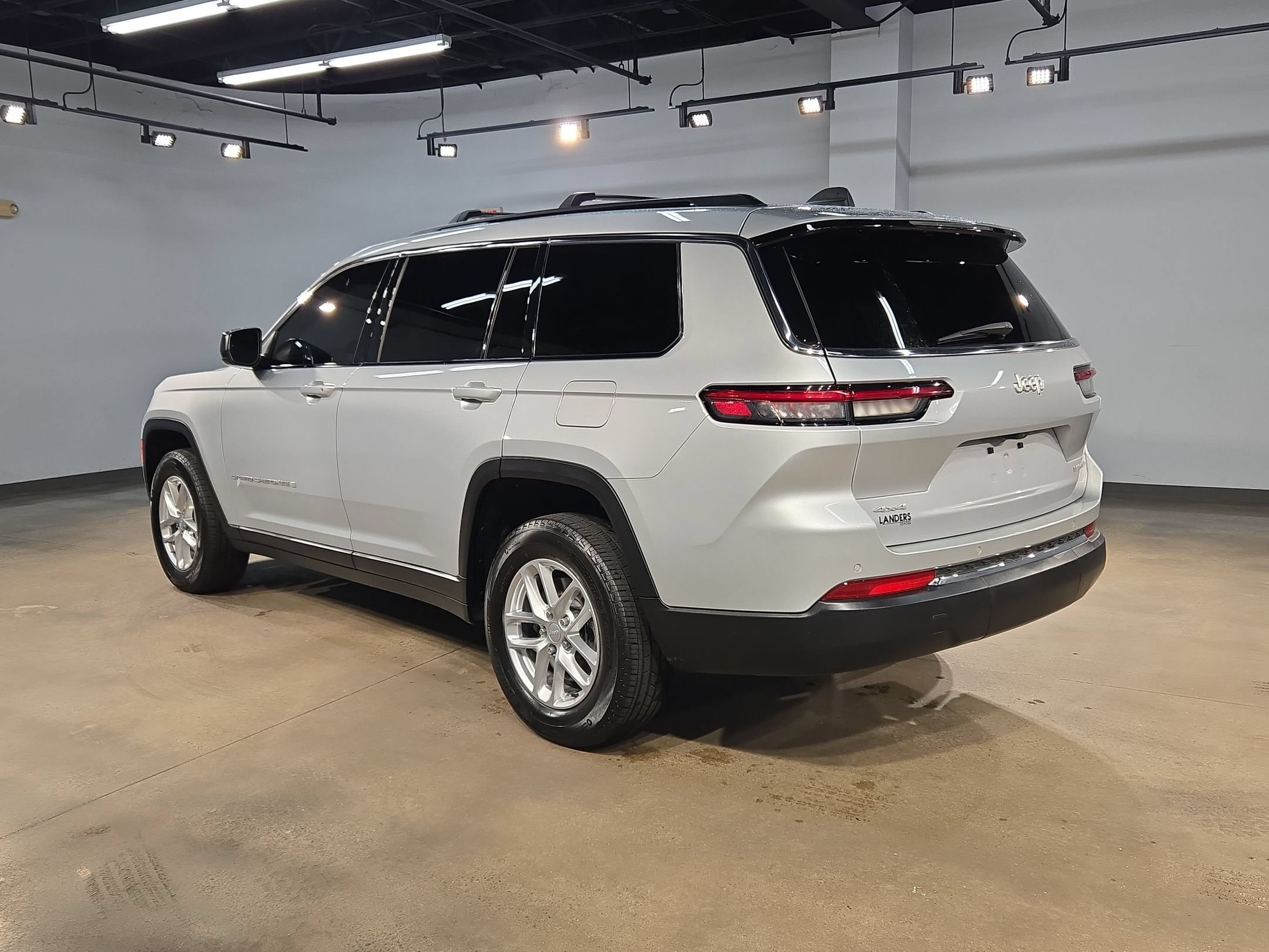Used 2025 Jeep Grand Cherokee L Laredo w/ Luxury Tech Group I AWD/4WD image 5