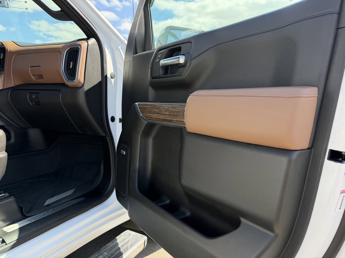 Used 2019 Chevrolet Silverado 1500 High Country w/ Technology Package AWD/4WD image 20