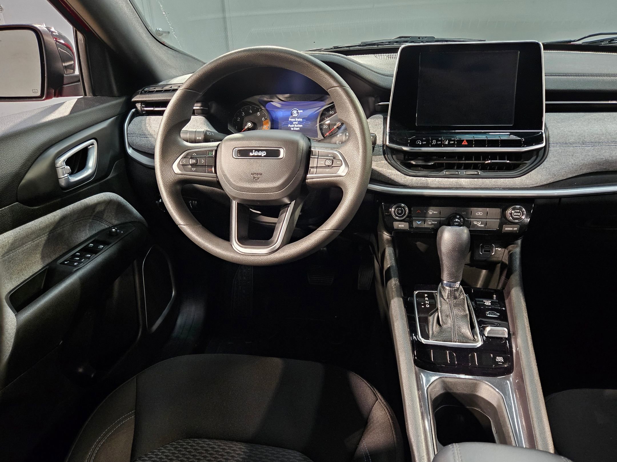 Used 2025 Jeep Compass Sport image 9