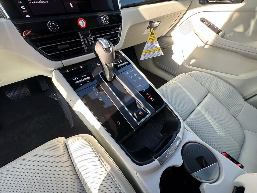 Certified 2026 Porsche Macan S AWD/4WD image 31