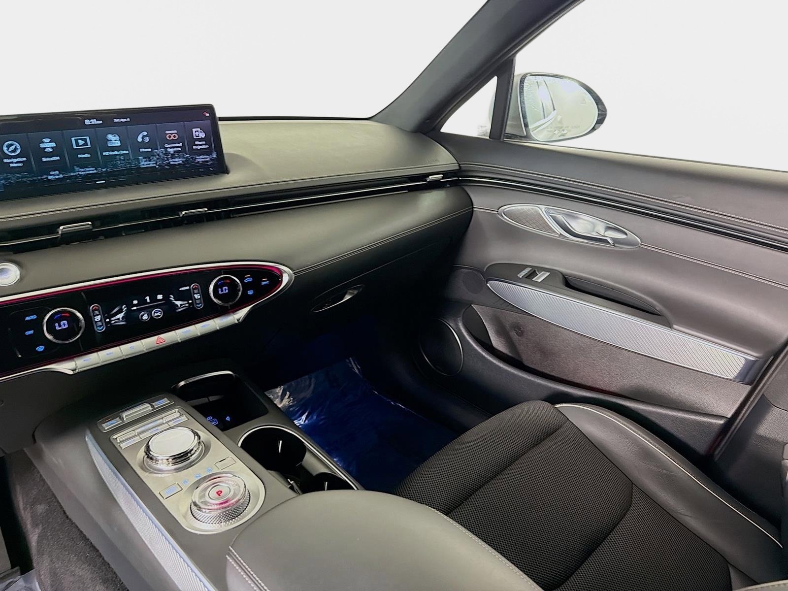 Certified 2023 Genesis GV70 2.5T w/ Sport Prestige Package image 25