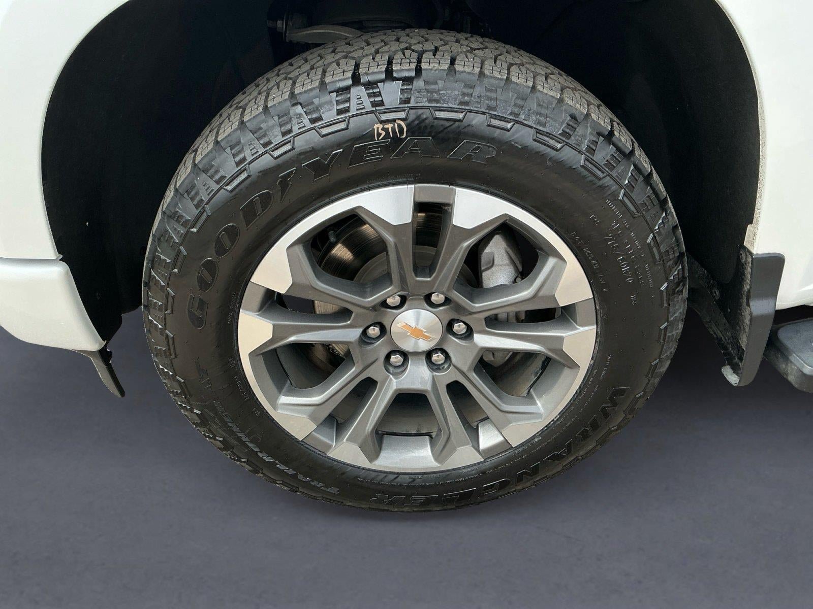 Certified 2025 Chevrolet Silverado 1500 High Country w/ Technology Package AWD/4WD image 9