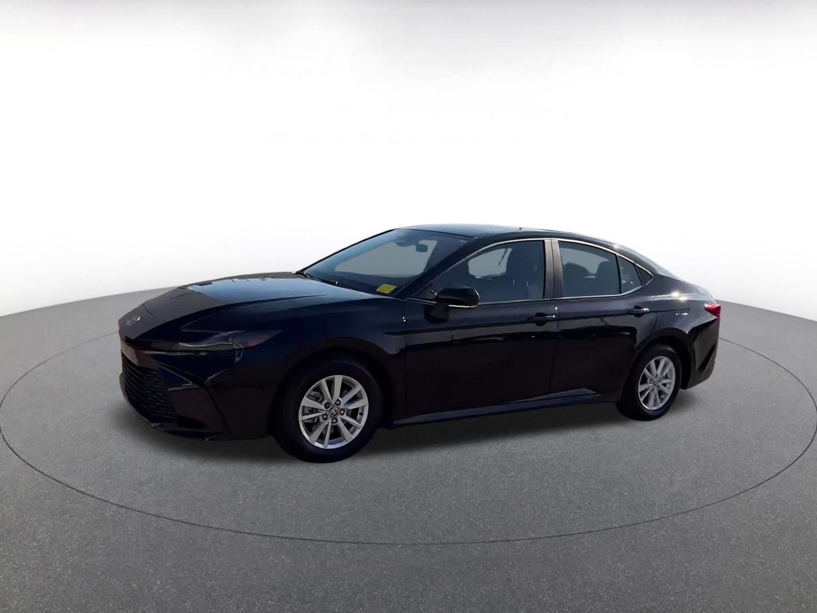 Used 2025 Toyota Camry LE image 8