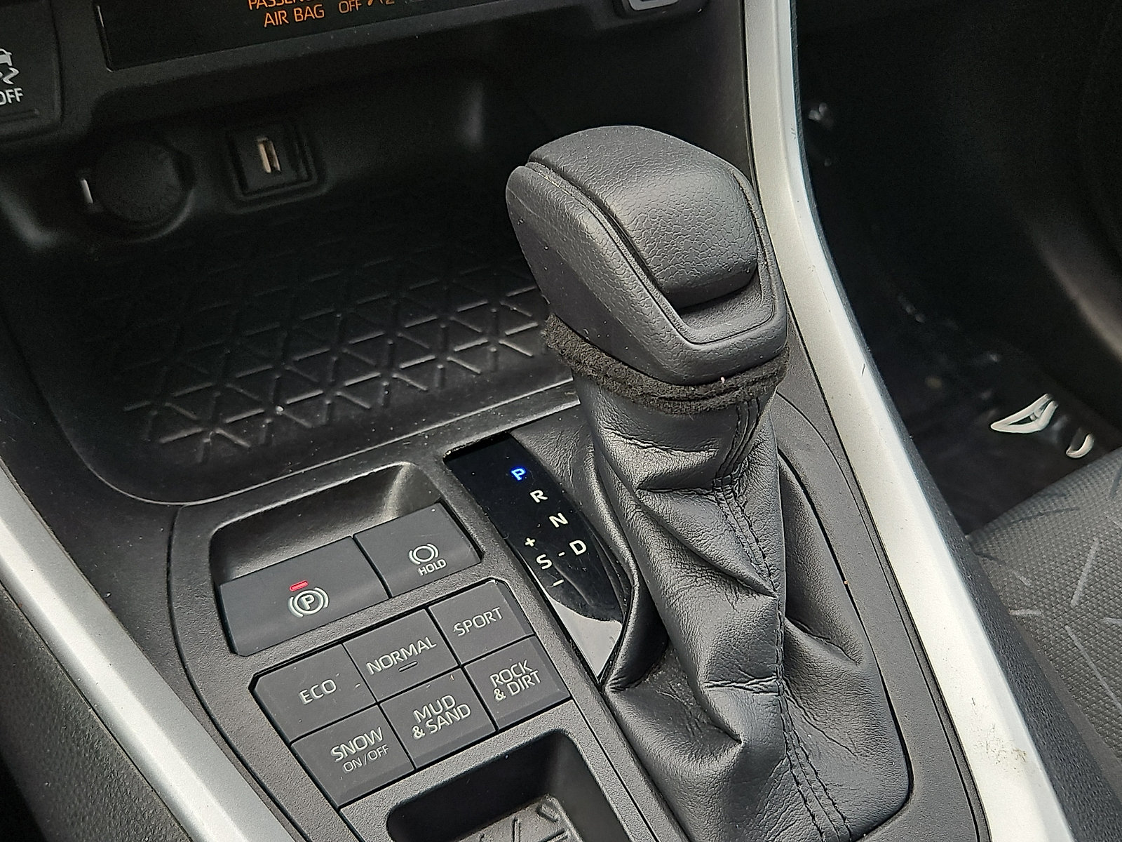 Used 2021 Toyota RAV4 XLE AWD/4WD image 14