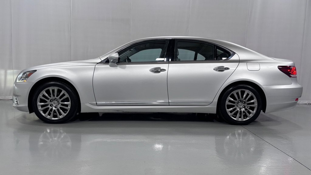 Used 2013 Lexus LS 460 AWD w/ Ultra Luxury Pkg image 8
