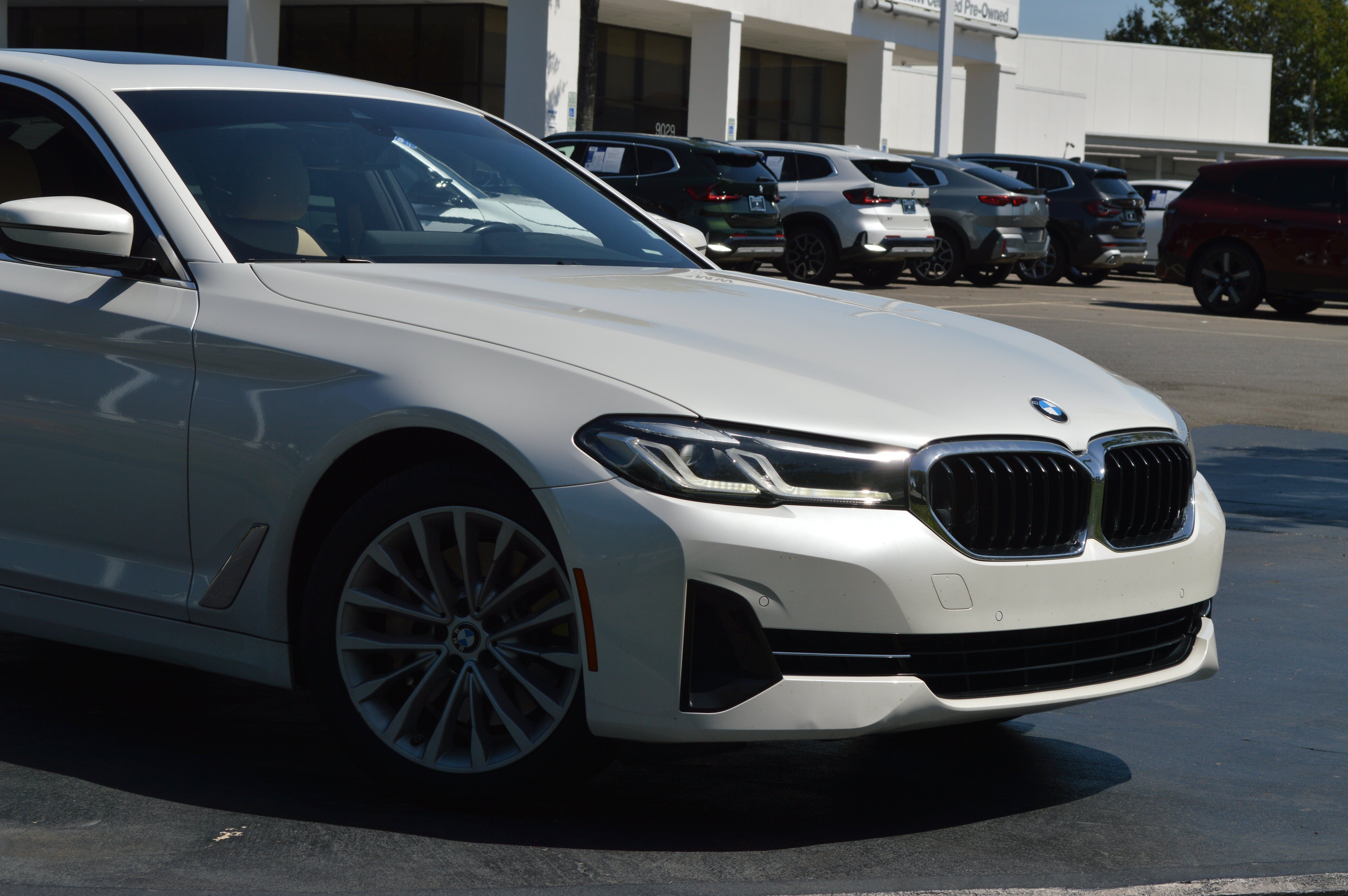 Used 2022 BMW 530i w/ Convenience Package RWD image 2