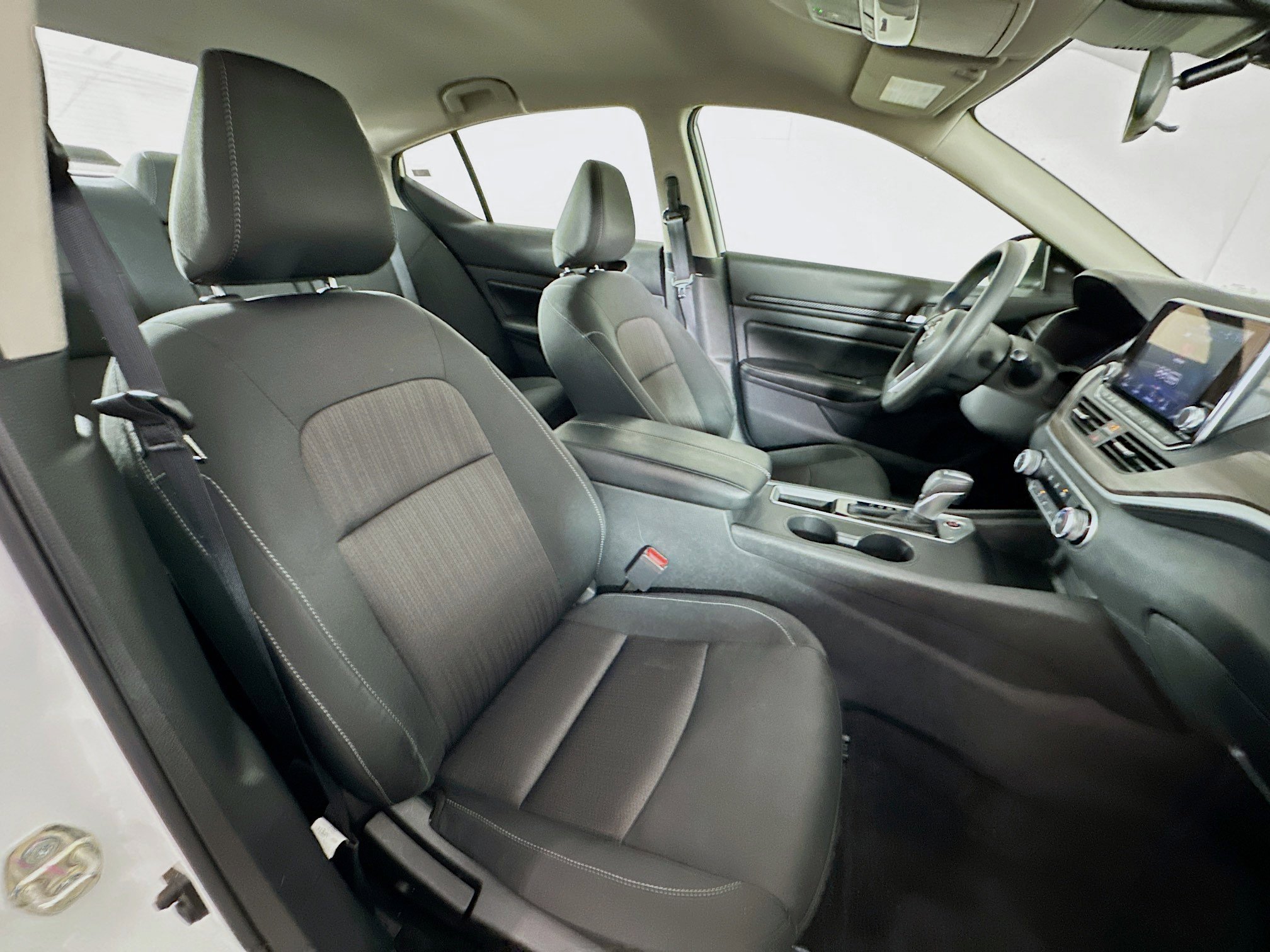 Used 2025 Nissan Altima 2.5 SV image 28