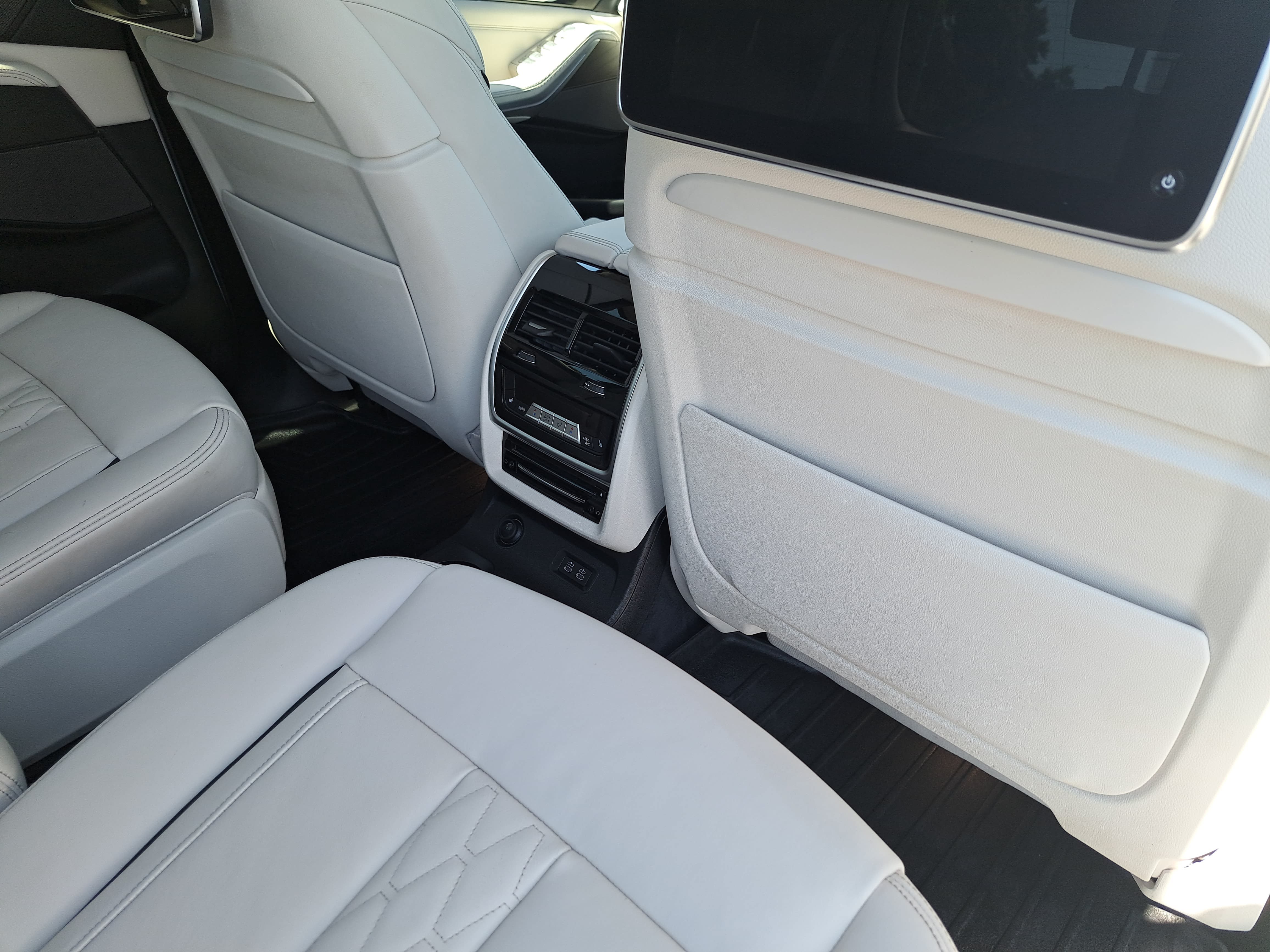 Used 2020 BMW X7 xDrive40i w/ Executive Package AWD/4WD image 11