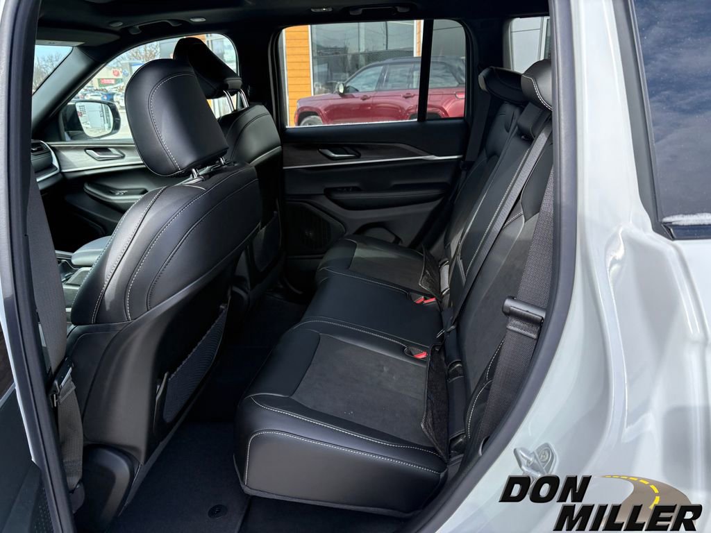 New 2026 Jeep Grand Cherokee Altitude image 24