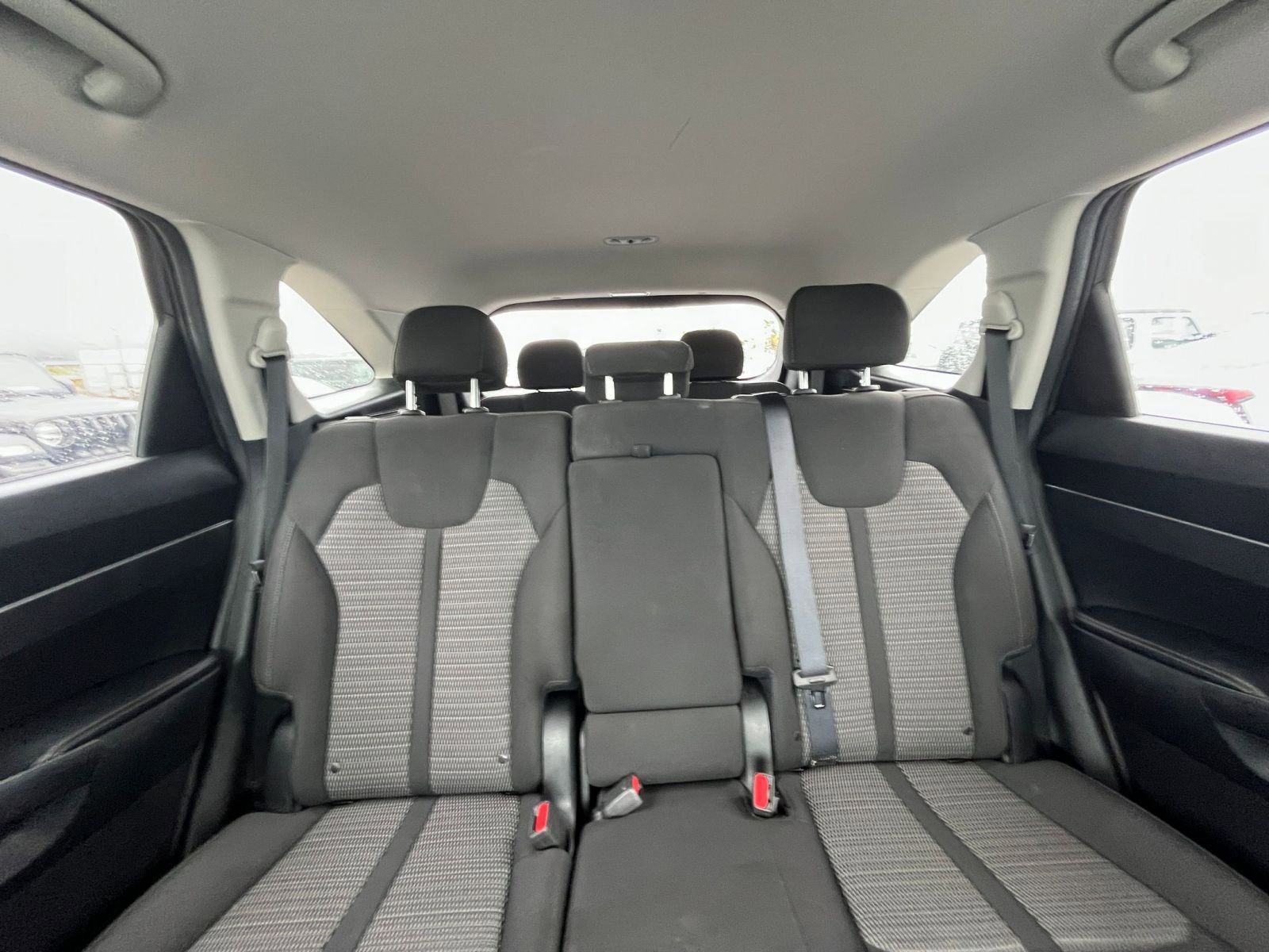 Used 2023 Kia Sorento LX image 39