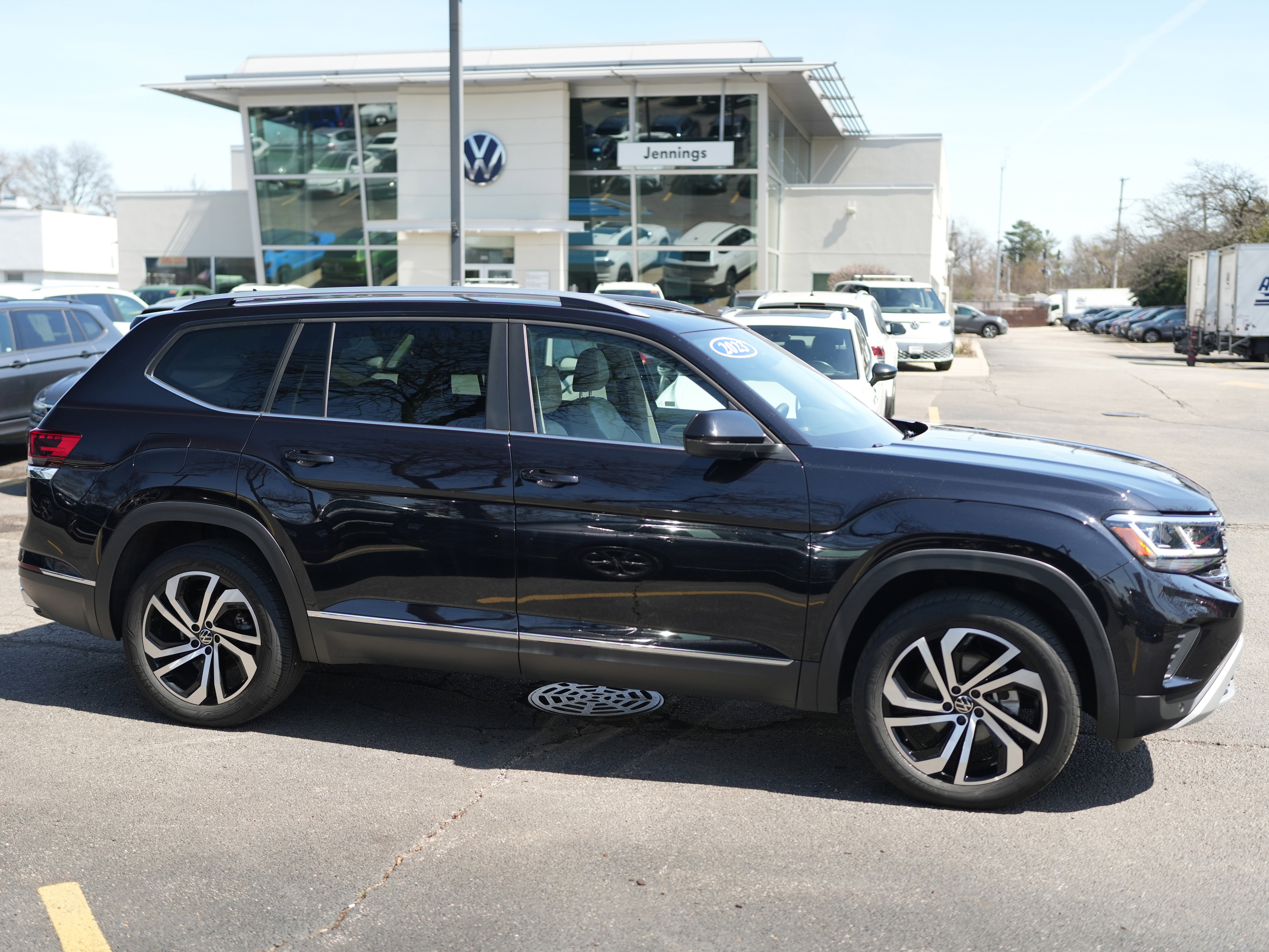 Used 2023 Volkswagen Atlas SEL image 9