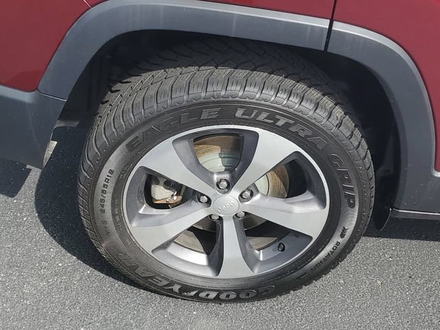 Used 2019 Jeep Cherokee Limited AWD/4WD image 5