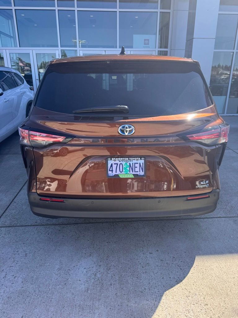 Certified 2022 Toyota Sienna XLE image 3