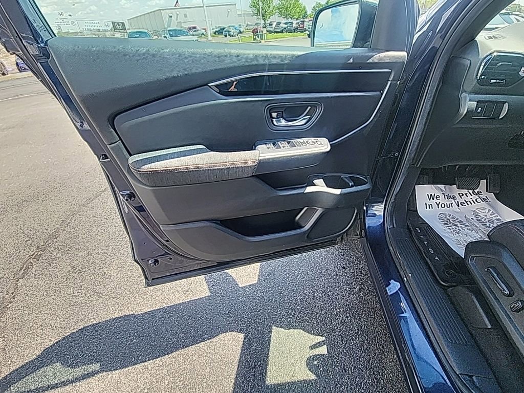 Certified 2025 Honda Pilot Sport image 13