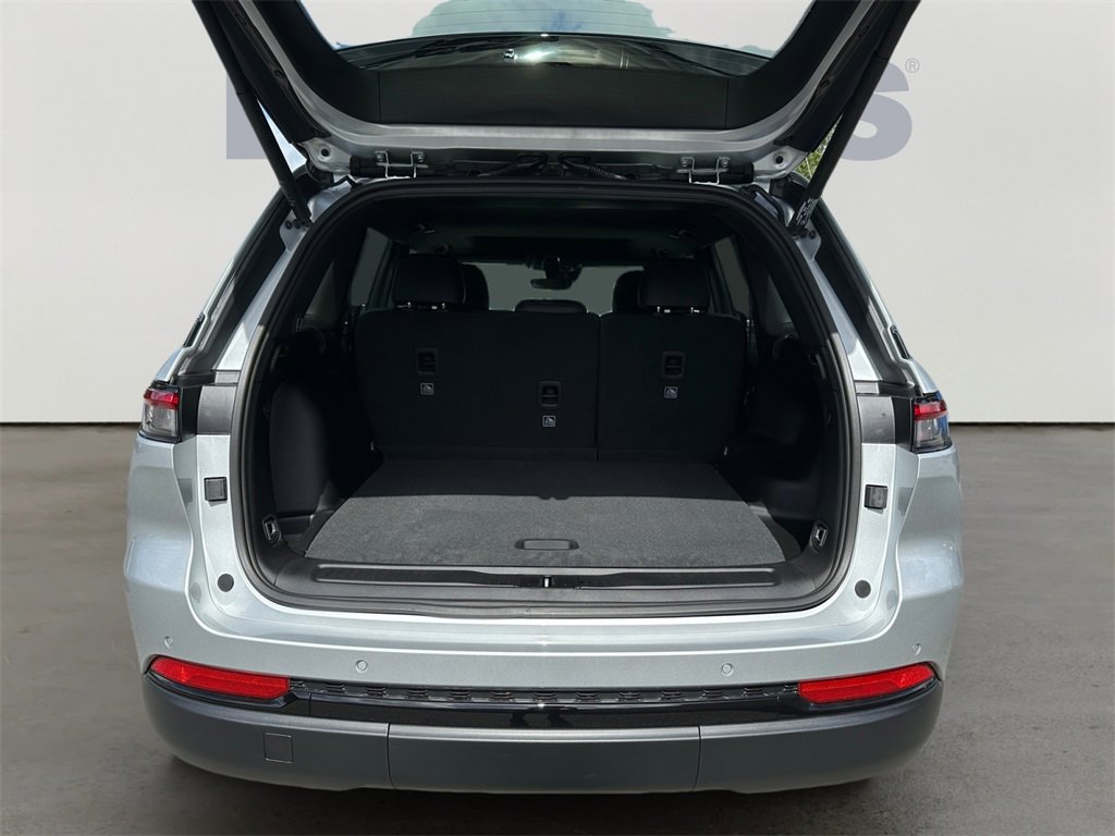 New 2025 Jeep Grand Cherokee Altitude image 14