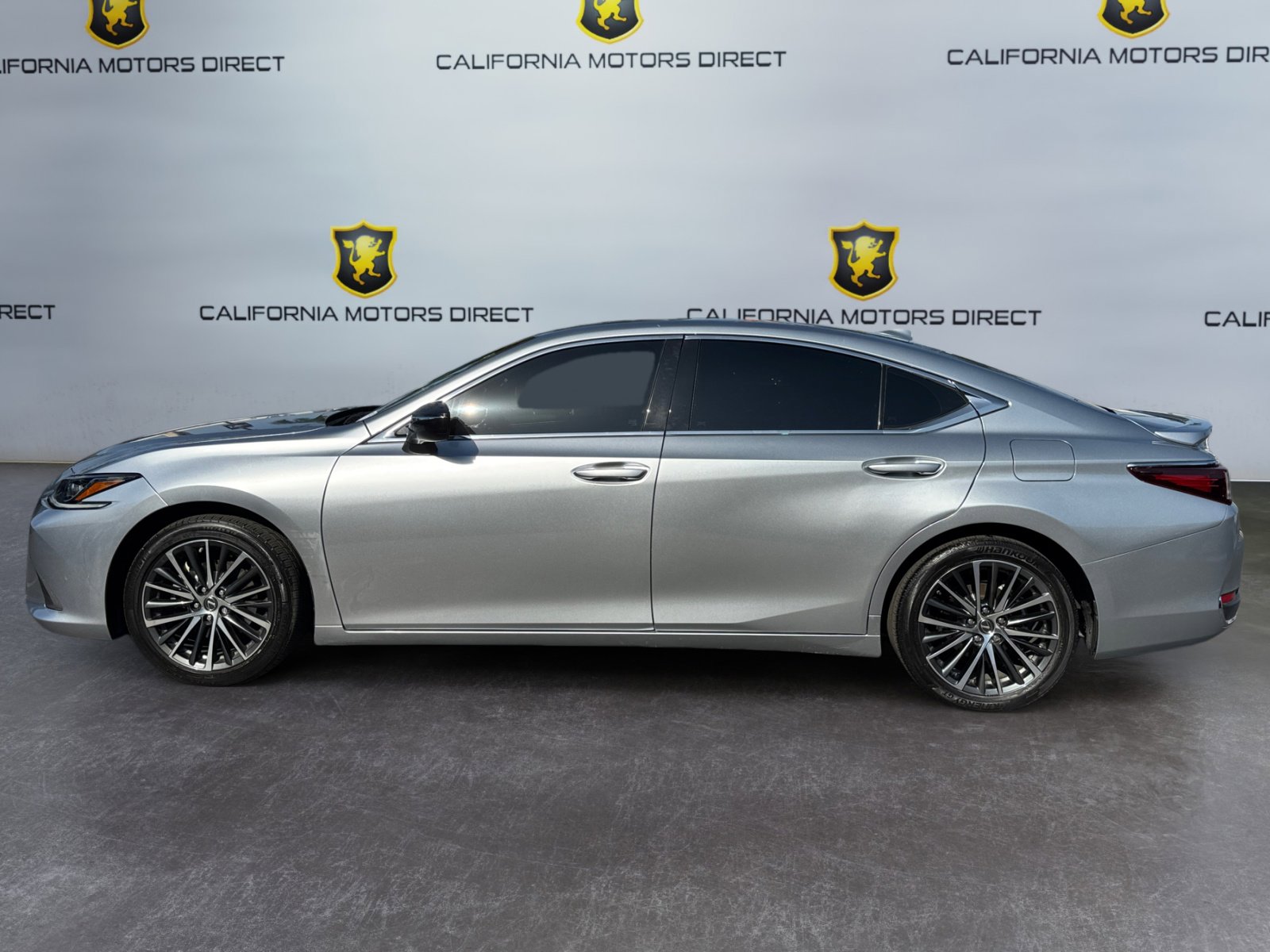 Used 2024 Lexus ES 300h w/ Premium Package FWD image 2