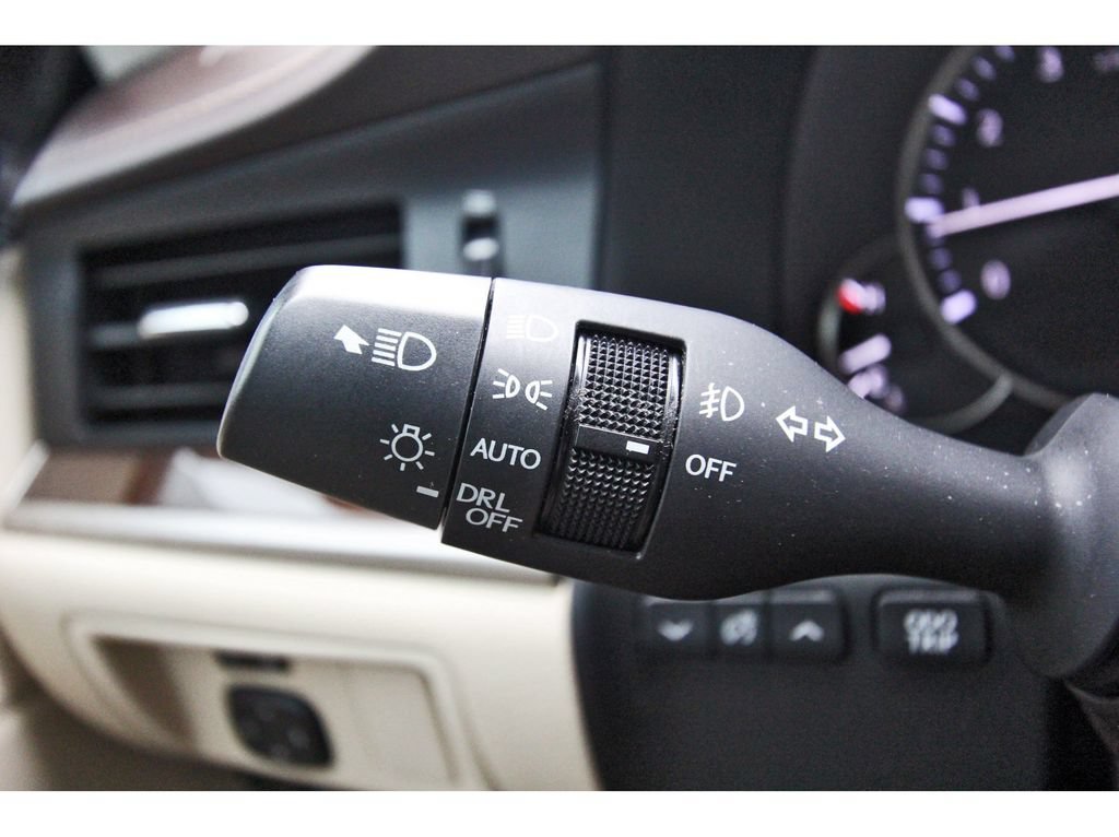 Used 2017 Lexus ES 350 w/ Luxury Package FWD image 17