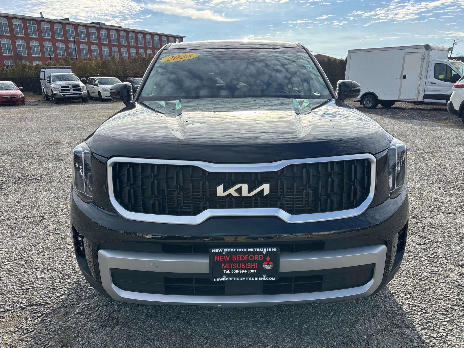 Used 2023 Kia Telluride LX image 2