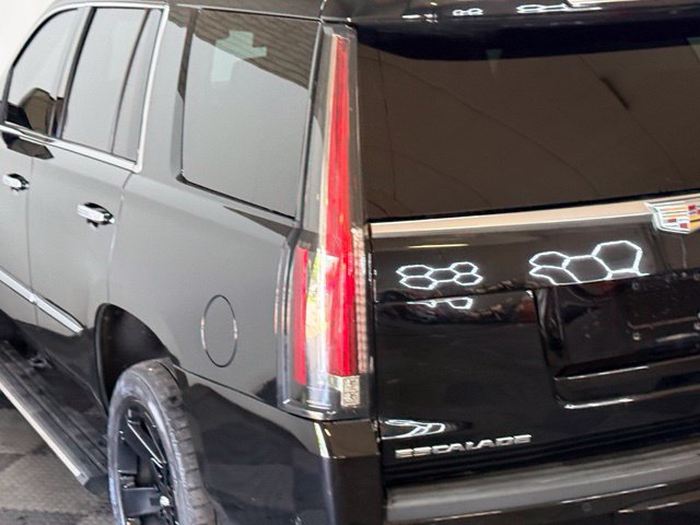 Used 2018 Cadillac Escalade Premium Luxury AWD/4WD image 9