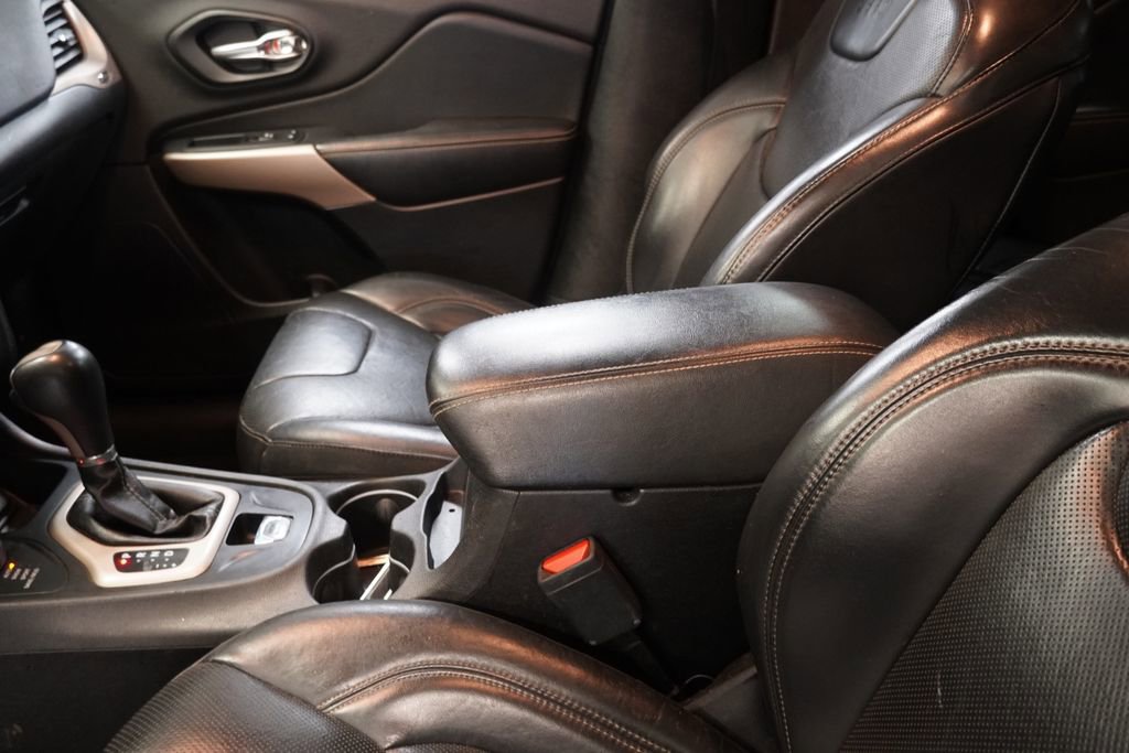 Used 2017 Jeep Cherokee Limited w/ Luxury Group image 7