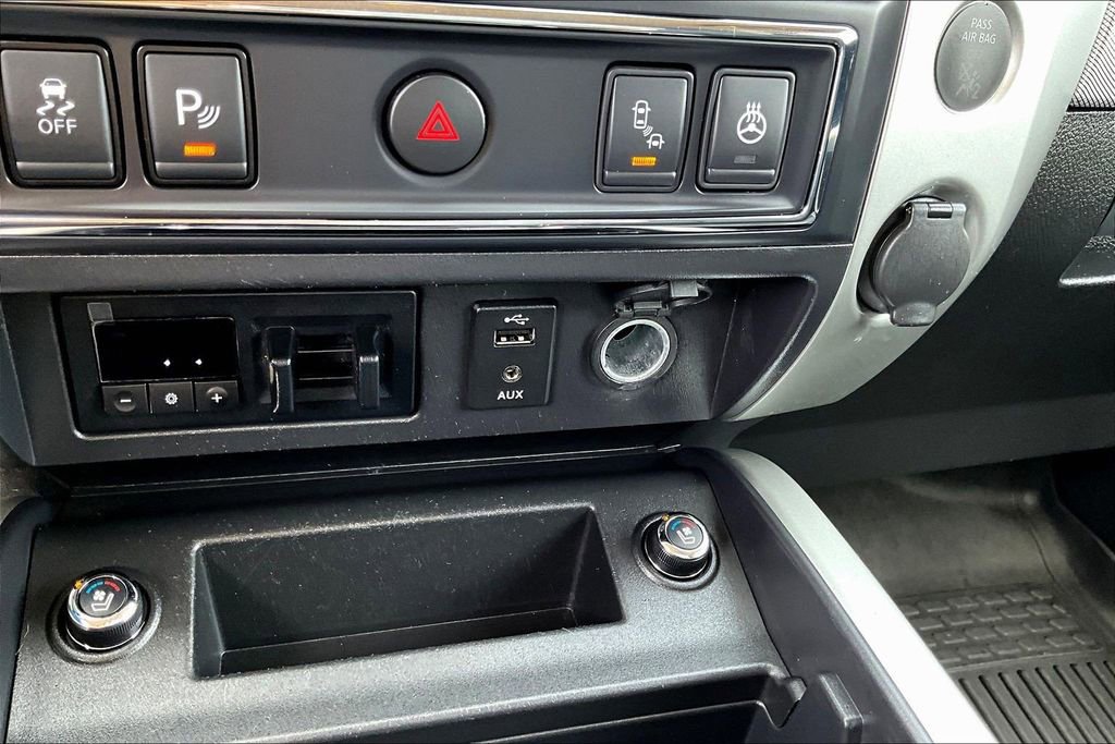 Used 2018 Nissan Titan PRO-4X w/ Pro-4x Convenience Package image 19