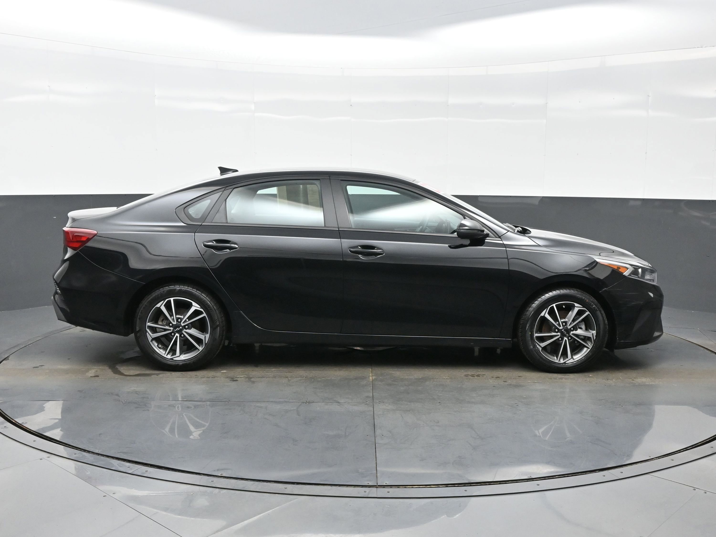 Used 2023 Kia Forte LXS w/ LXS Technology Package FWD image 7