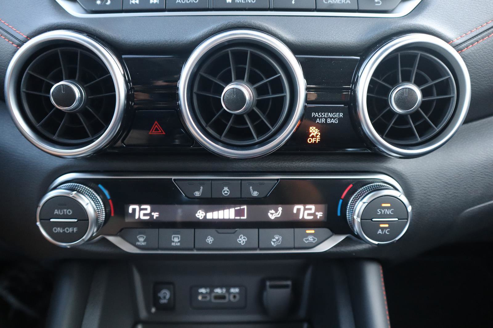 Used 2025 Nissan Sentra SR w/ SR Premium Package image 30