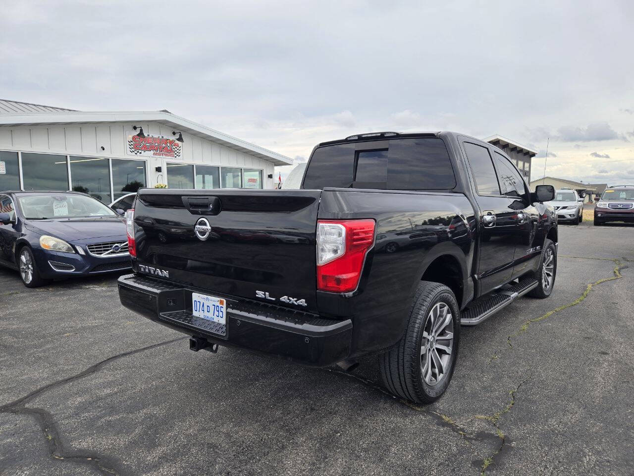 Used 2018 Nissan Titan SL image 10