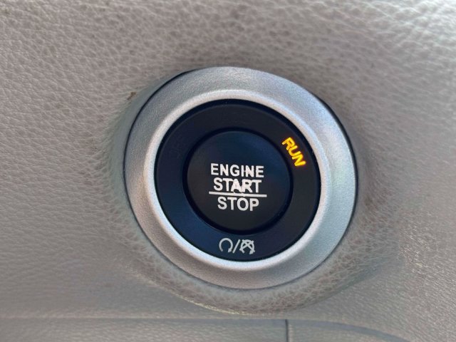 Used 2018 Chrysler Pacifica Limited w/ Advanced Safetytec Group FWD image 16