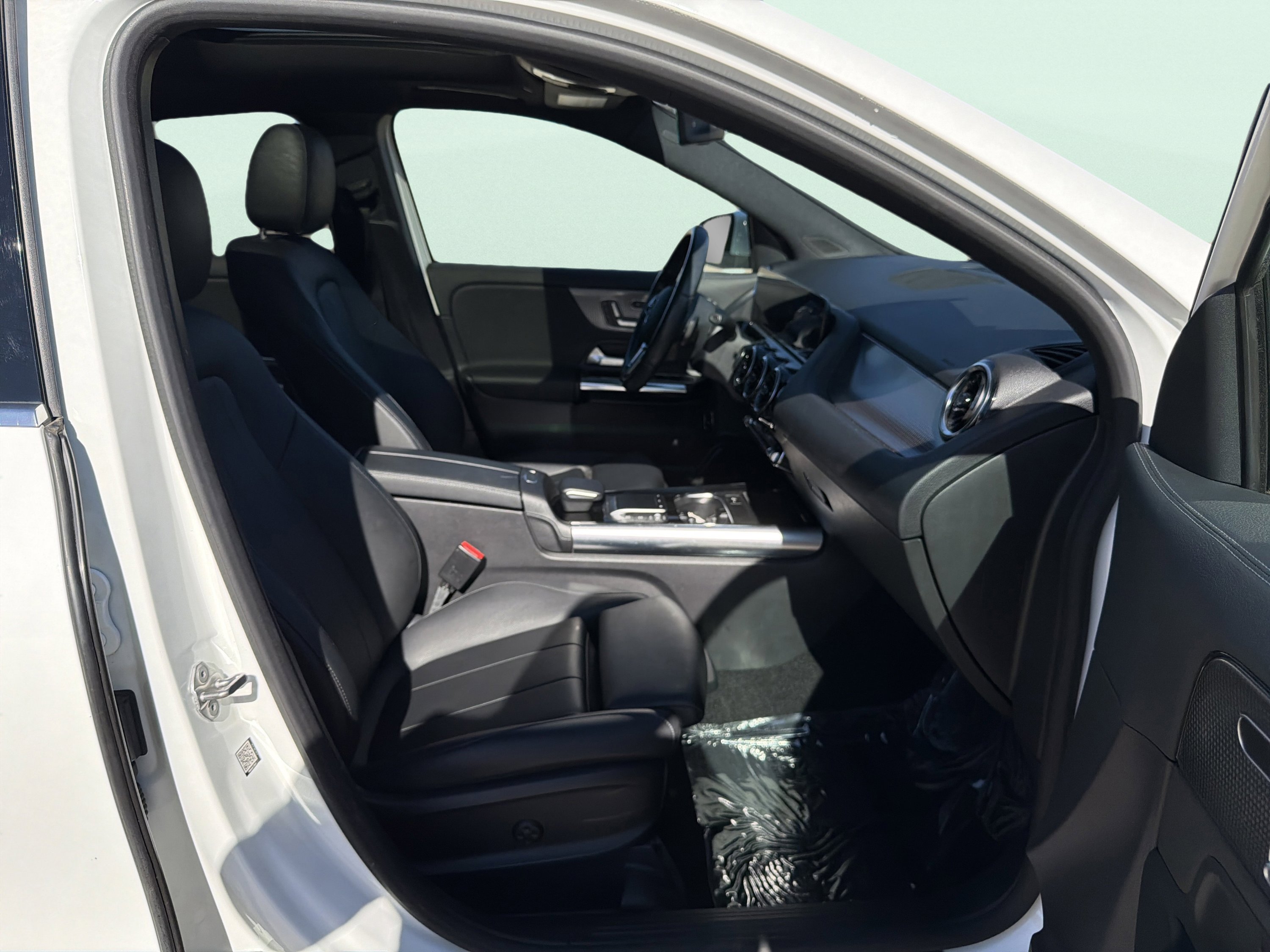 Used 2021 Mercedes-Benz GLA 250 4MATIC w/ Premium Package image 30