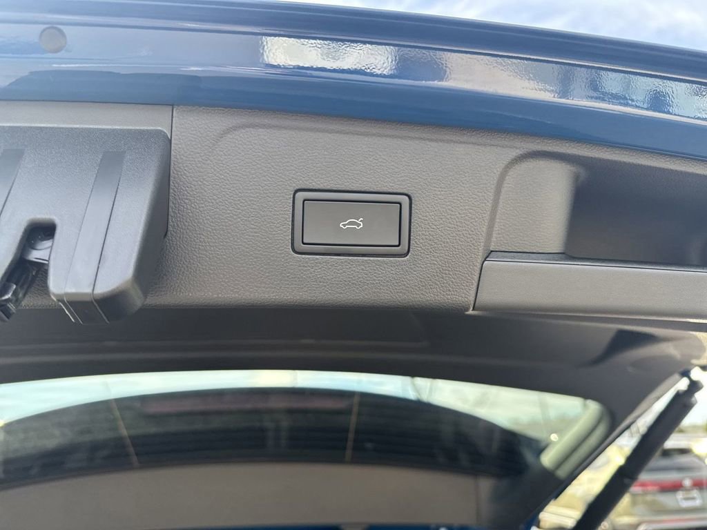 New 2025 Volkswagen Atlas SEL Premium R-Line image 16