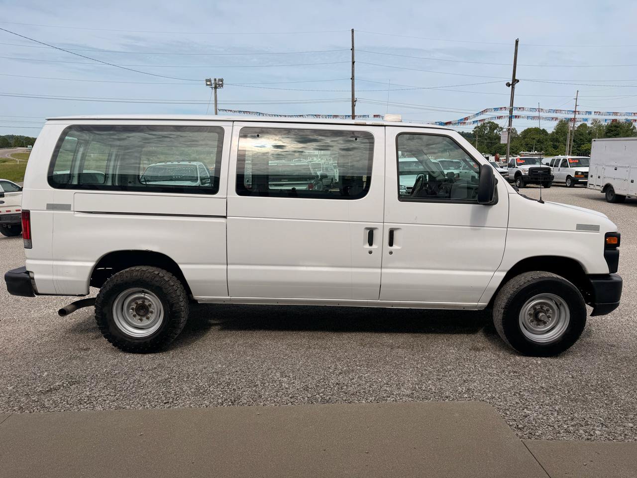 Used 2012 Ford E-350 and Econoline 350 Super Duty w/ Insulation Pkg RWD image 2