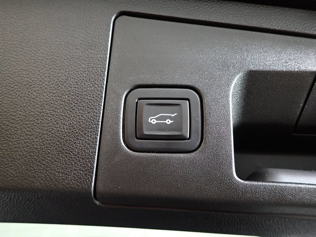 Used 2020 Cadillac XT4 Sport w/ Driver Awareness Package AWD/4WD image 16
