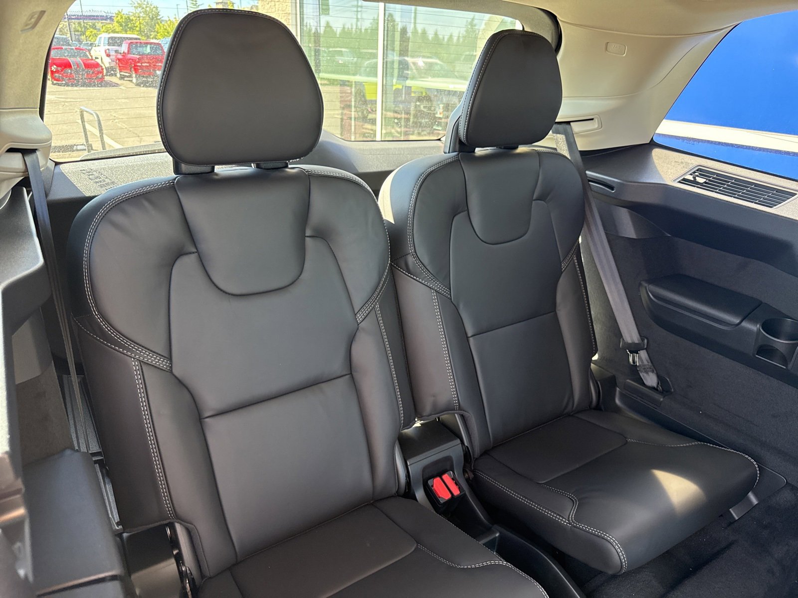 Used 2025 Volvo XC90 T8 Ultra w/ Protection Package Premier image 14
