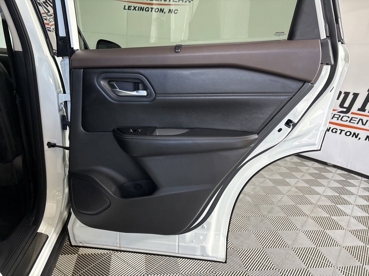 Used 2023 Nissan Rogue SL w/ SL Premium Package image 25