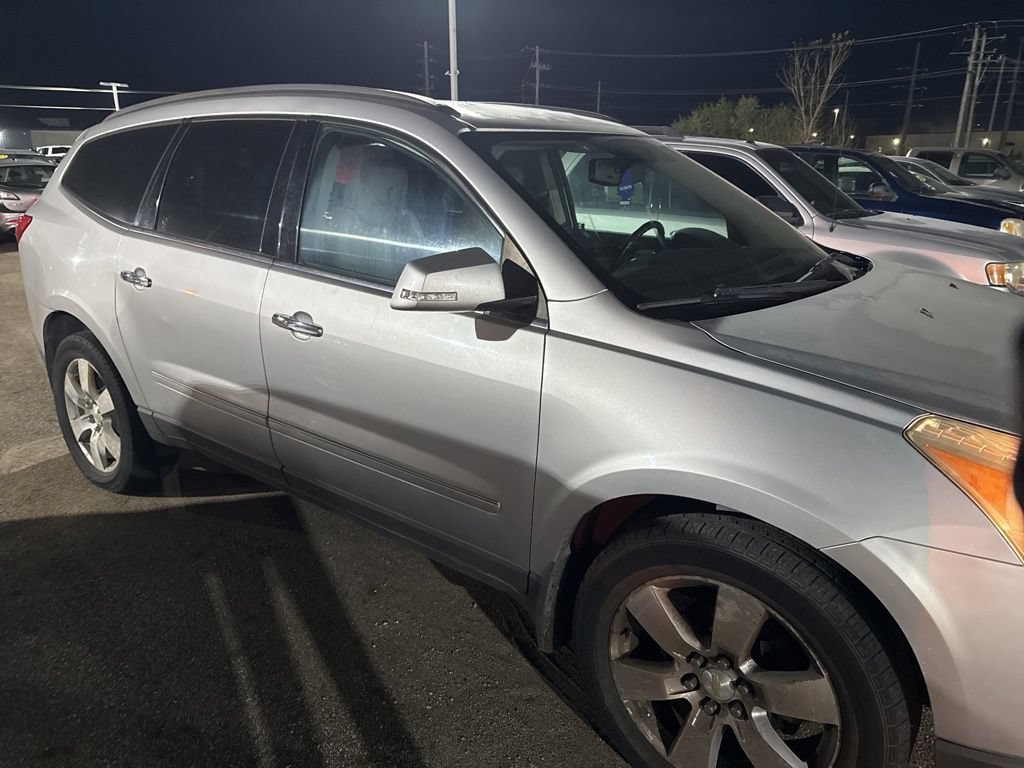 Used 2011 Chevrolet Traverse LTZ AWD/4WD image 2